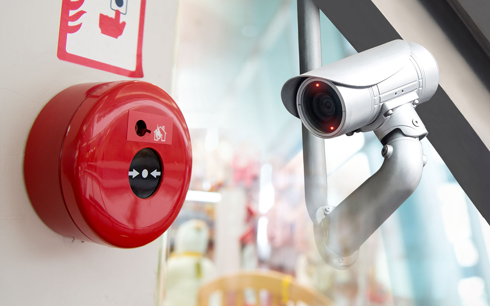 Sistem supraveghere exterior cu HDD 1 TB HikVision, 4 camere, 2 MP, IR 30 m, 2.8 mm, microfon